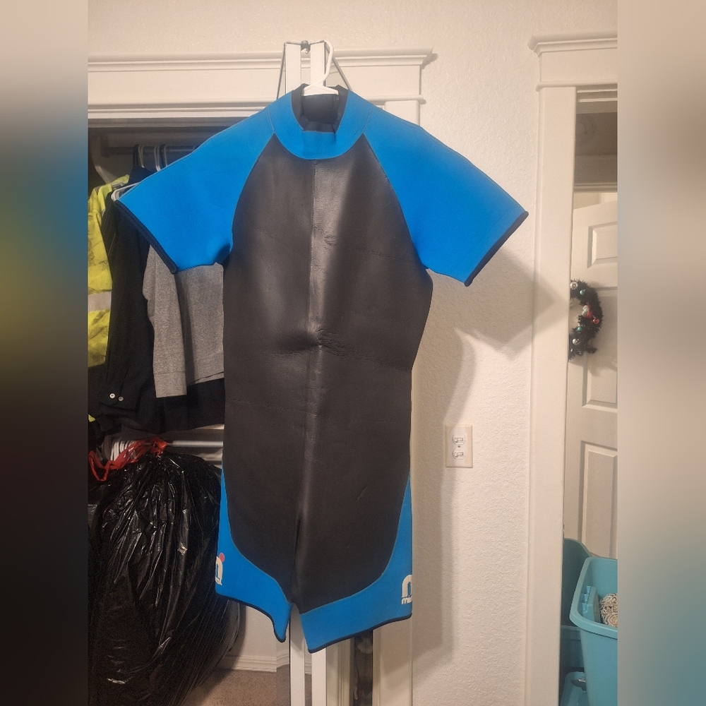 Wet suit